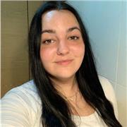 Profesora de apoyo escolar especializada en clase para niños (primaria)